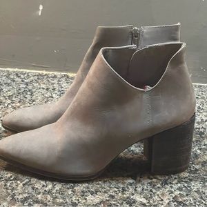 Vince Camuto Katerina  Suede Ankle Boot Size 10